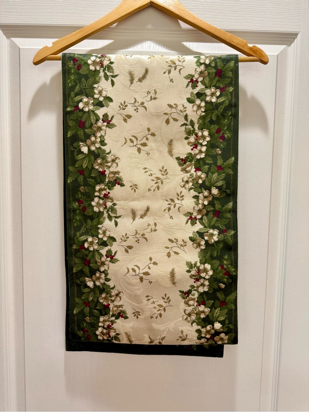 Discontinued Bed Bath & Beyond 90” Joyous Holiday Christmas Table Runner NWOT